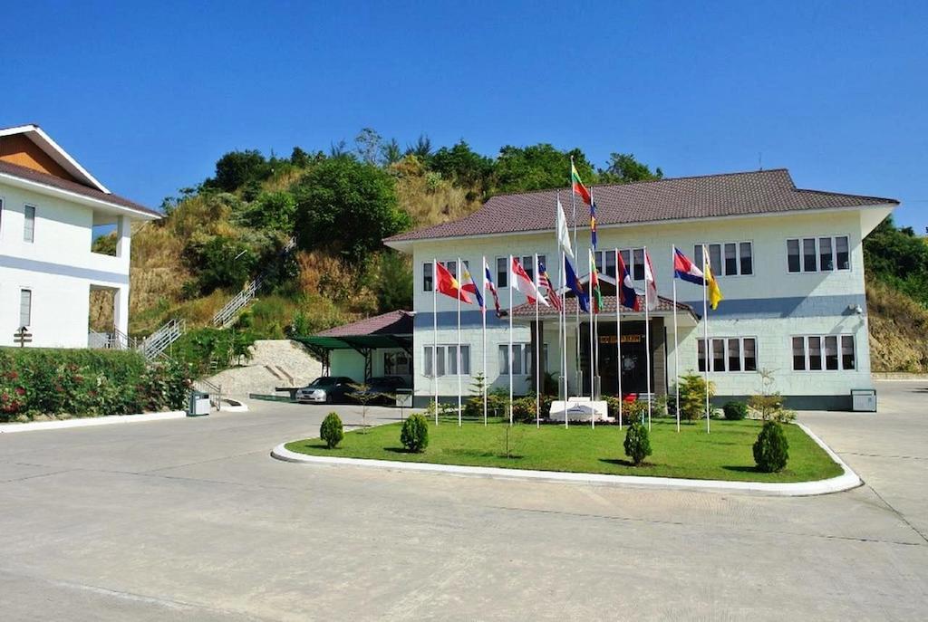 Myat Thinzar Hotel Oattara Thiri Kültér fotó