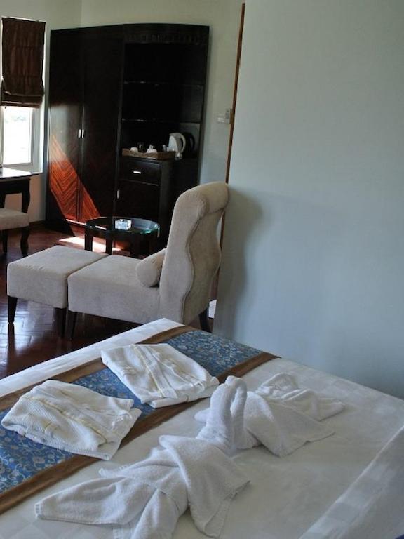 Myat Thinzar Hotel Oattara Thiri Kültér fotó