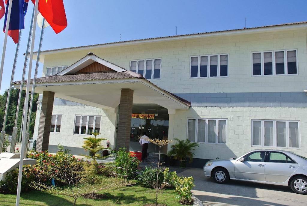 Myat Thinzar Hotel Oattara Thiri Kültér fotó