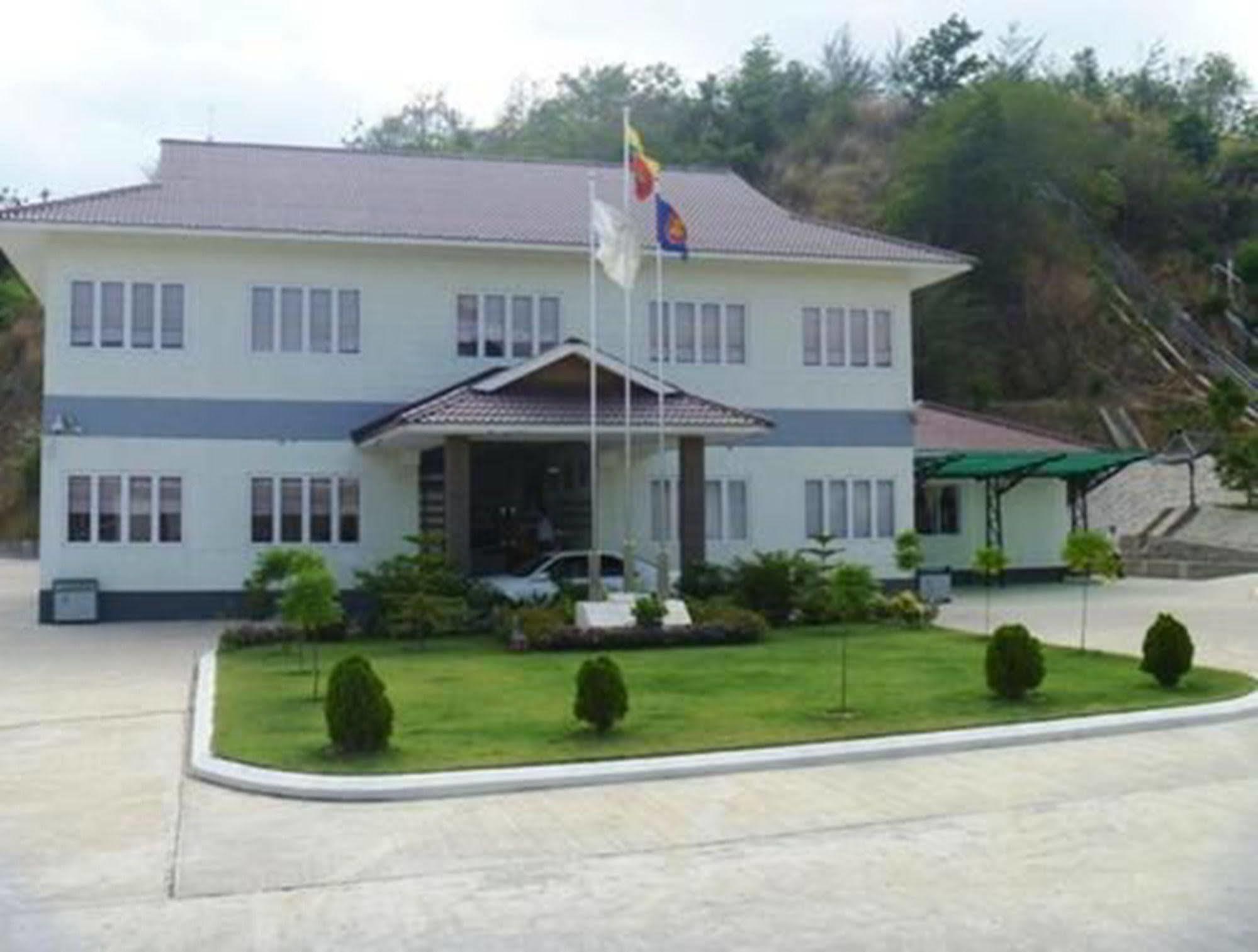 Myat Thinzar Hotel Oattara Thiri Kültér fotó