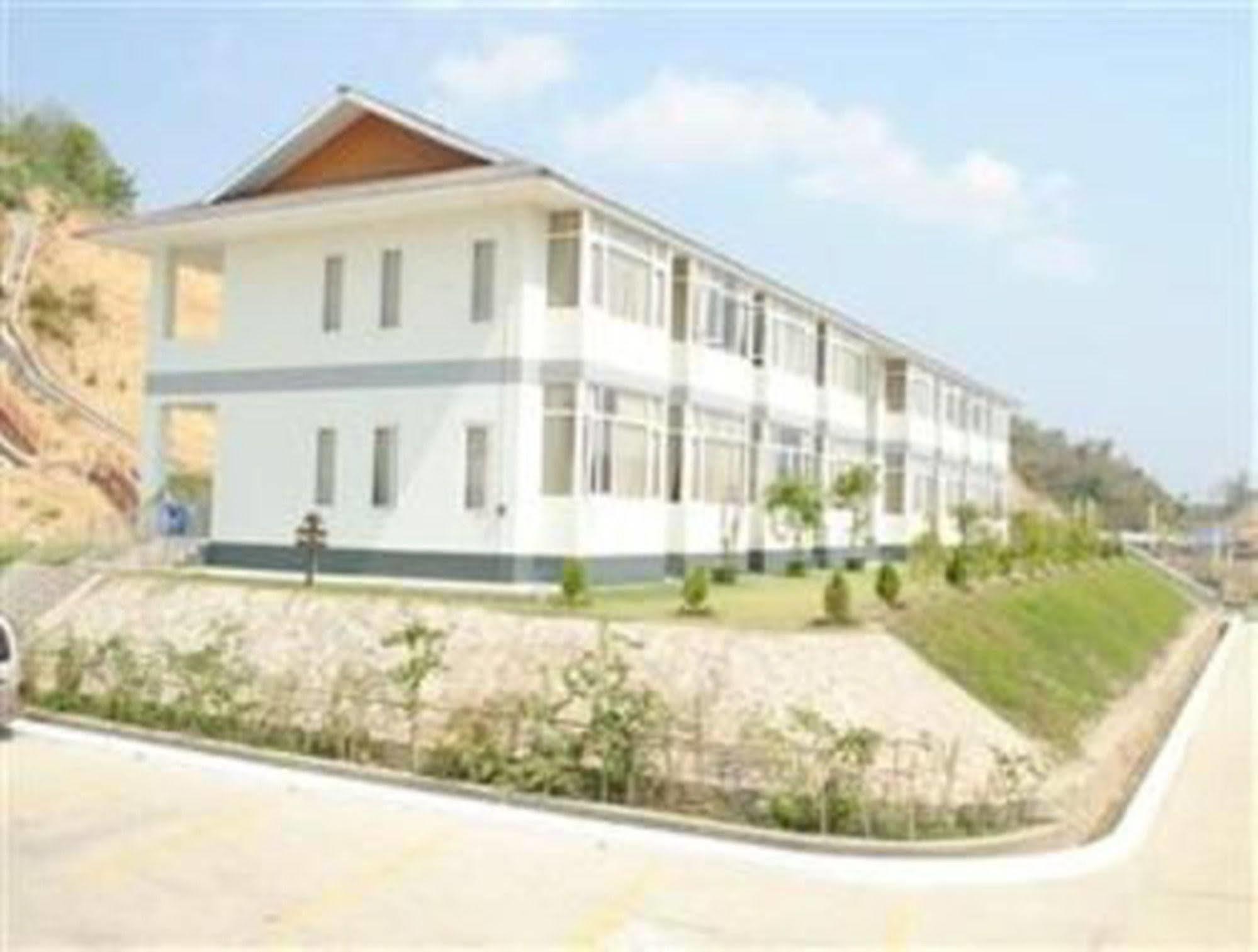 Myat Thinzar Hotel Oattara Thiri Kültér fotó