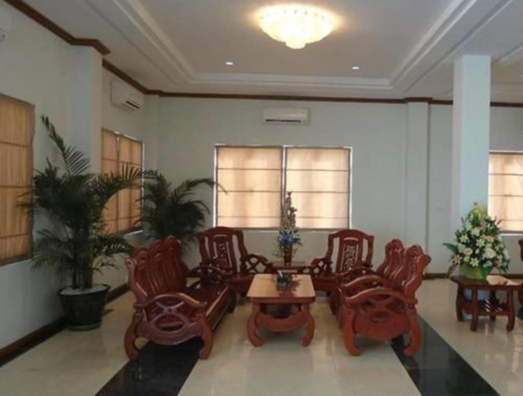 Myat Thinzar Hotel Oattara Thiri Kültér fotó