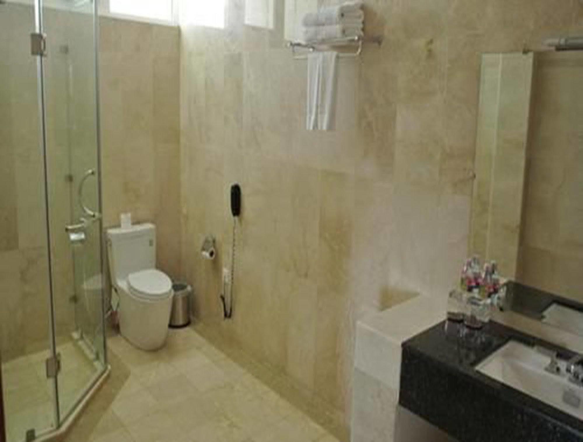 Myat Thinzar Hotel Oattara Thiri Kültér fotó