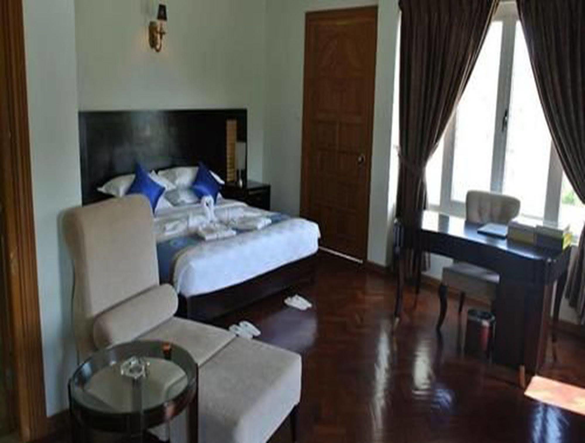 Myat Thinzar Hotel Oattara Thiri Kültér fotó